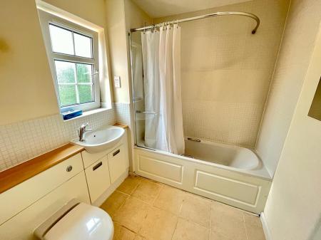 2 bedroom Flat to let in Compton Way, Sherfield-On-Loddon, RG27