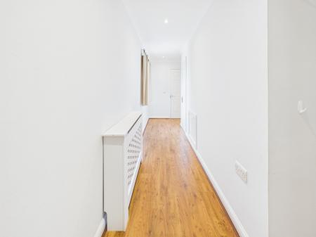 2 bedroom Flat to let in Compton Way, Sherfield-On-Loddon, RG27
