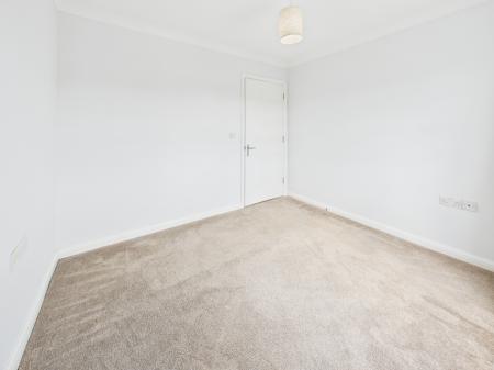 2 bedroom Flat to let in Compton Way, Sherfield-On-Loddon, RG27