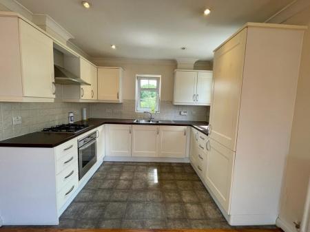 2 bedroom Flat to let in Compton Way, Sherfield-On-Loddon, RG27