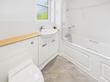 2 bedroom Flat to let in Compton Way, Sherfield-On-Loddon, RG27
