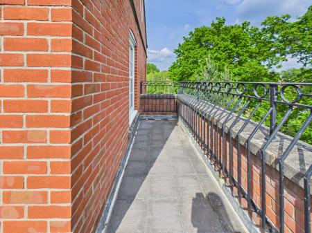 2 bedroom Flat to let in Compton Way, Sherfield-On-Loddon, RG27