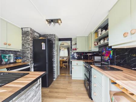 2 bedroom Park home for sale in Holly Close, Crookham Common, RG19