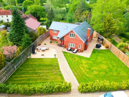 4 bedroom Detached house for sale in Browning Hill Green, Baughurst, RG26