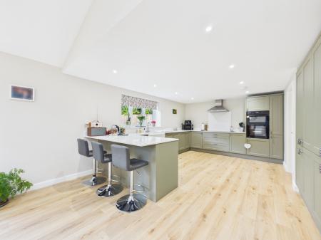 4 bedroom Detached house for sale in Browning Hill Green, Baughurst, RG26