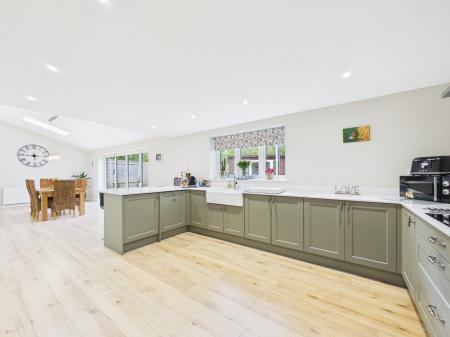 4 bedroom Detached house for sale in Browning Hill Green, Baughurst, RG26