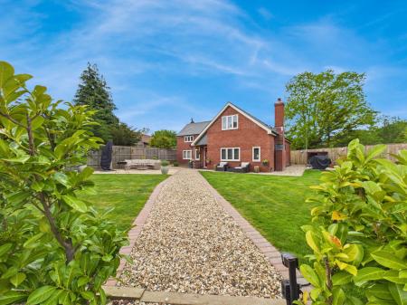 4 bedroom Detached house for sale in Browning Hill Green, Baughurst, RG26