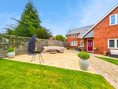 4 bedroom Detached house for sale in Browning Hill Green, Baughurst, RG26
