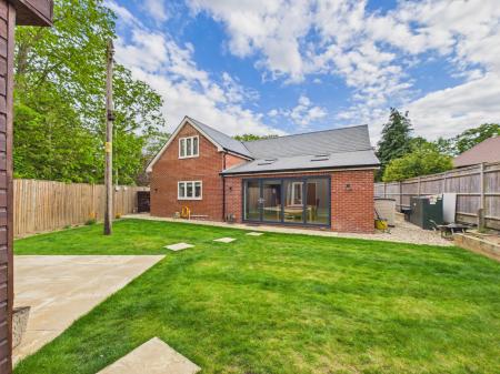 4 bedroom Detached house for sale in Browning Hill Green, Baughurst, RG26