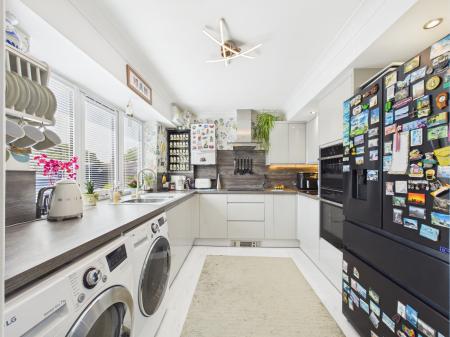 2 bedroom Semi-detached house for sale in Corner House West Street, Tadley, RG26