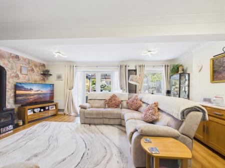 2 bedroom Semi-detached house for sale in Corner House West Street, Tadley, RG26