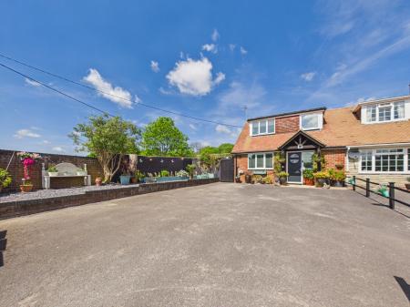 2 bedroom Semi-detached house for sale in Corner House West Street, Tadley, RG26