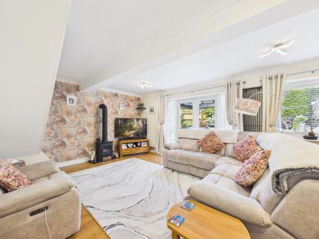2 bedroom Semi-detached house for sale in Corner House West Street, Tadley, RG26