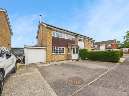 Tomlins Close, Tadley, RG26