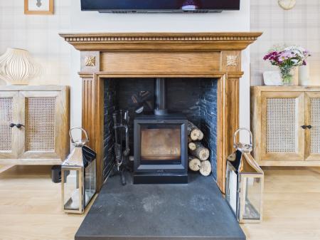 3 bedroom Semi-detached house for sale in Tomlins Close, Tadley, RG26