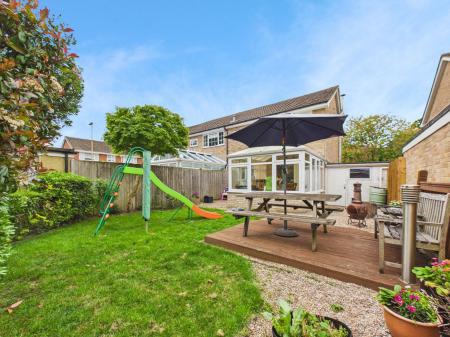 3 bedroom Semi-detached house for sale in Tomlins Close, Tadley, RG26