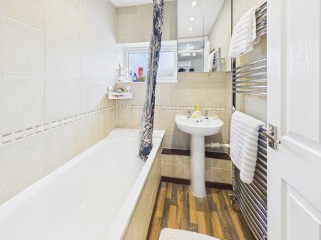 3 bedroom Semi-detached house for sale in Tomlins Close, Tadley, RG26