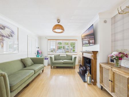 3 bedroom Semi-detached house for sale in Tomlins Close, Tadley, RG26
