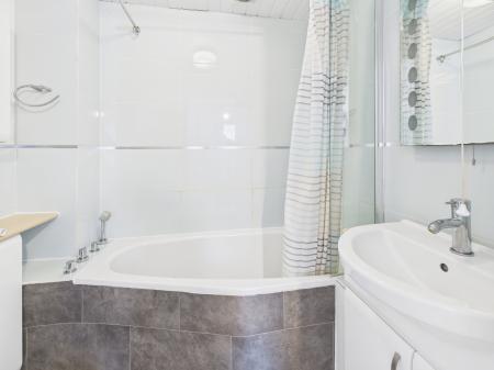 2 bedroom Terraced House to let in Mortimer Gardens, Tadley, RG26