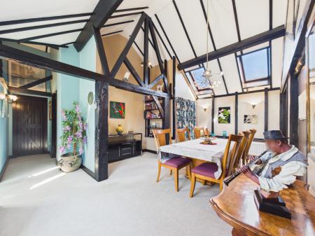 5 bedroom Barn Conversion for sale in Drury Lane, Mortimer Common, RG7
