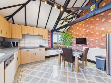 5 bedroom Barn Conversion for sale in Drury Lane, Mortimer Common, RG7