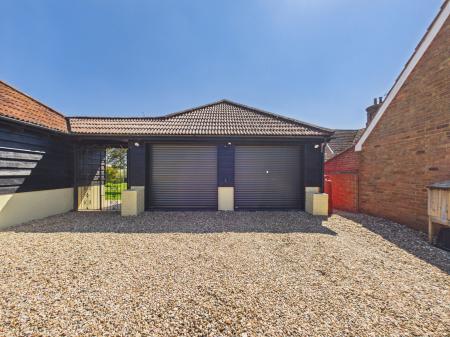 5 bedroom Barn Conversion for sale in Drury Lane, Mortimer Common, RG7