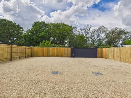 4 bedroom Detached house to let in Aldermaston Road, Pamber Green, Tadley, RG26