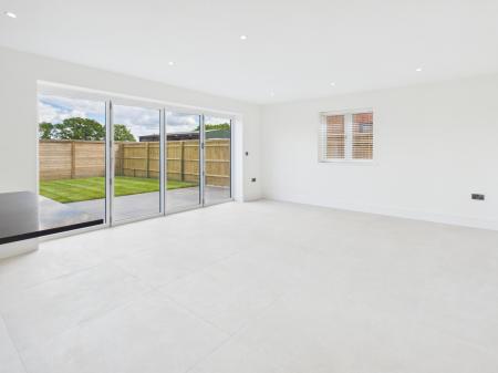 4 bedroom Detached house to let in Aldermaston Road, Pamber Green, Tadley, RG26