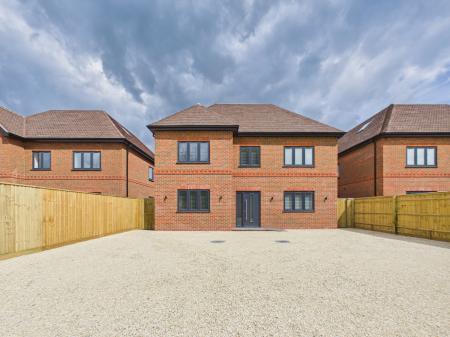 4 bedroom Detached house to let in Aldermaston Road, Pamber Green, Tadley, RG26
