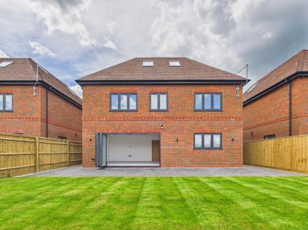 4 bedroom Detached house to let in Aldermaston Road, Pamber Green, Tadley, RG26