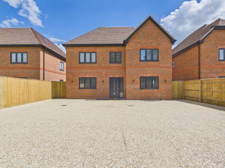 Aldermaston Road. Pamber Green, Tadley, RG26