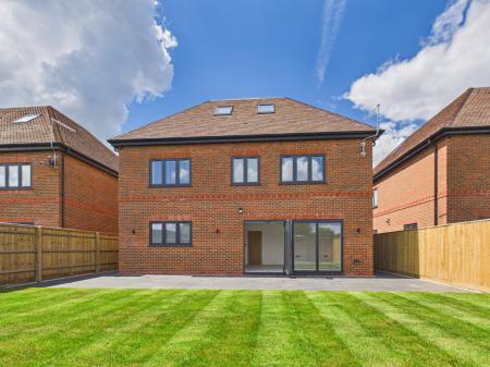 4 bedroom Detached house to let in Aldermaston Road. Pamber Green, Tadley, RG26