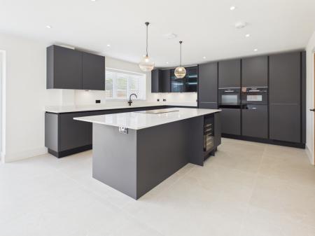 4 bedroom Detached house to let in Aldermaston Road. Pamber Green, Tadley, RG26