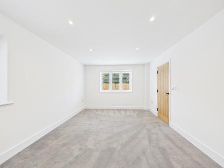 4 bedroom Detached house to let in Aldermaston Road. Pamber Green, Tadley, RG26