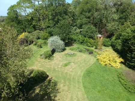 4 bedroom Detached house for sale in Farnham Road, Hook, RG29