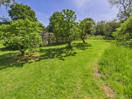 4 bedroom Detached house for sale in Farnham Road, Hook, RG29