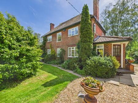 4 bedroom Detached house for sale in Farnham Road, Hook, RG29