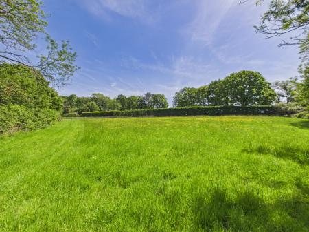 4 bedroom Detached house for sale in Farnham Road, Hook, RG29
