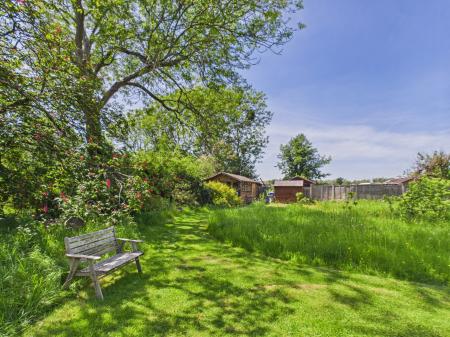 4 bedroom Detached house for sale in Farnham Road, Hook, RG29