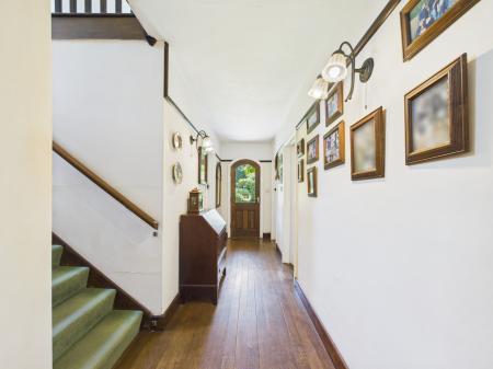 4 bedroom Detached house for sale in Farnham Road, Hook, RG29