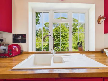 4 bedroom Detached house for sale in Farnham Road, Hook, RG29