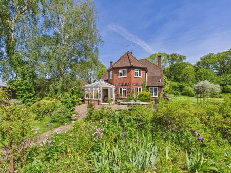 4 bedroom Detached house for sale in Farnham Road, Hook, RG29