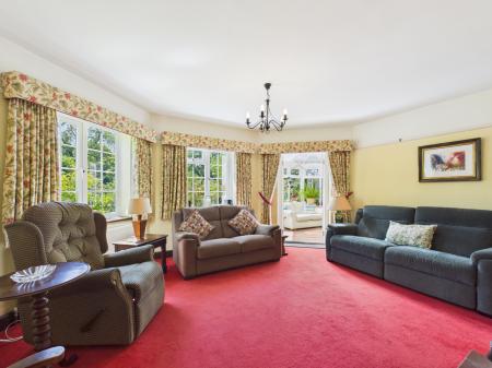 4 bedroom Detached house for sale in Farnham Road, Hook, RG29
