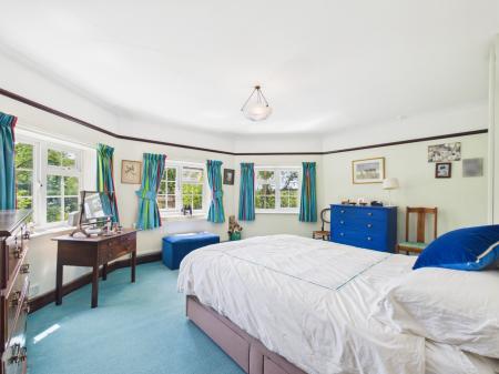 4 bedroom Detached house for sale in Farnham Road, Hook, RG29
