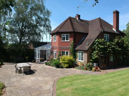 4 bedroom Detached house for sale in Farnham Road, Hook, RG29