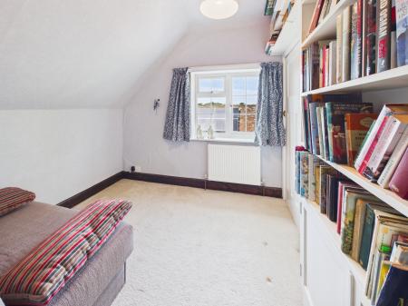 4 bedroom Detached house for sale in Farnham Road, Hook, RG29