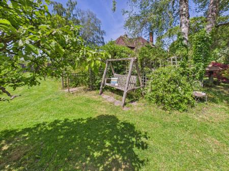 4 bedroom Detached house for sale in Farnham Road, Hook, RG29