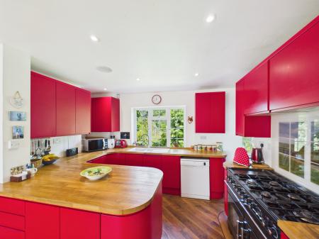 4 bedroom Detached house for sale in Farnham Road, Hook, RG29