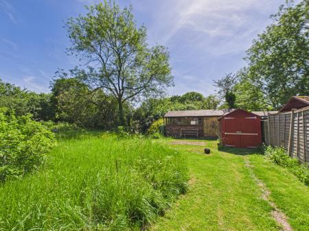 4 bedroom Detached house for sale in Farnham Road, Hook, RG29