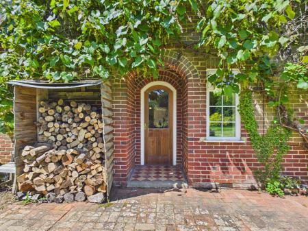 4 bedroom Detached house for sale in Farnham Road, Hook, RG29
